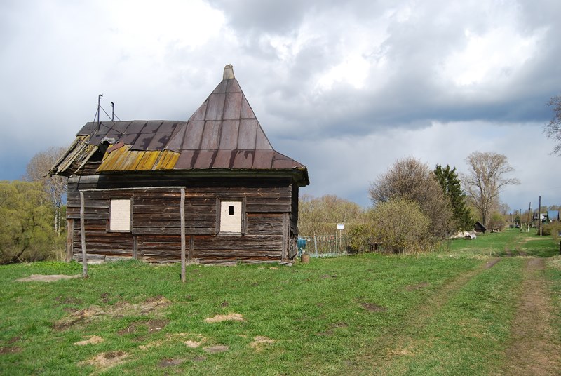 Иоанно-Богословская часовня (2 пол. XVIII, 2 пол. XIX). Воинский мемориал (сер. XX)